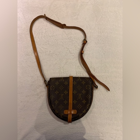 Louis Vuitton - Chantilly Monogram Crossbody Bag - Picture 2 of 9